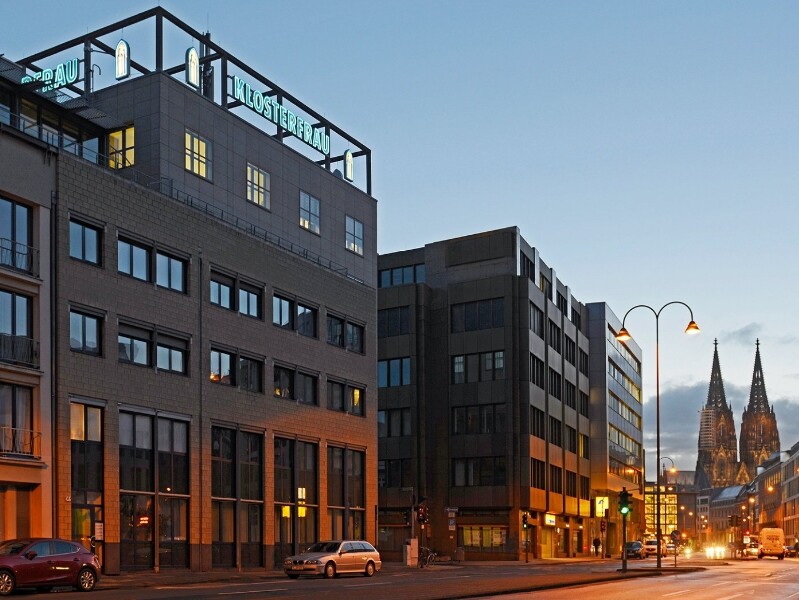 Kölner Straße with a view of the Klosterfrau building and the cathedral
