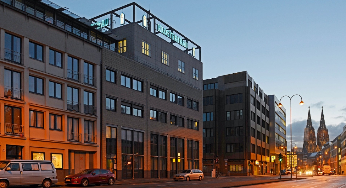 Kölner Straße with a view of the Klosterfrau building and the cathedral